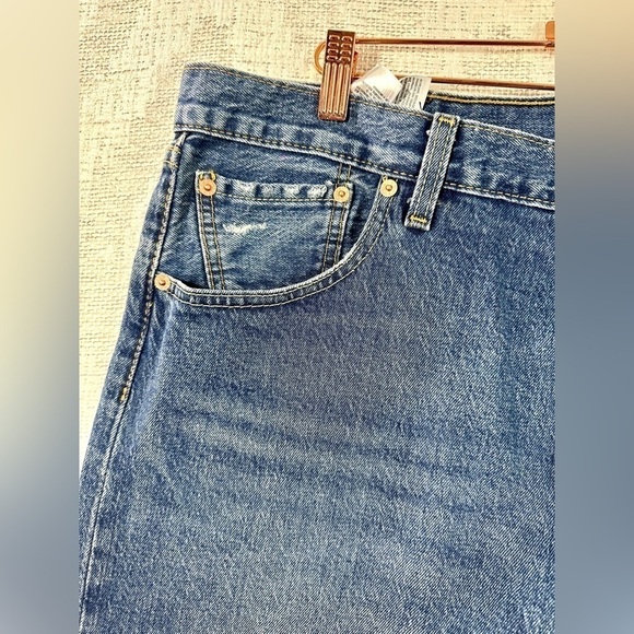 Levi's 501 medium wash button fly straight leg jeans size 40 x 30 - Picture 4 of 12